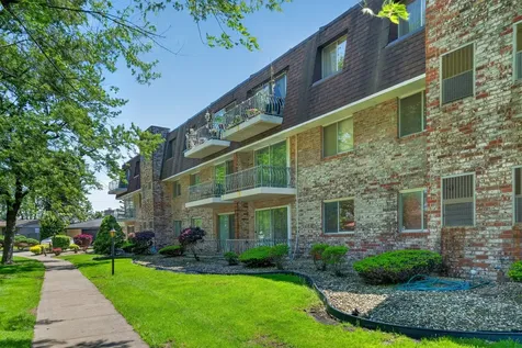 3235 South Manor Drive Lansing IL 60438
