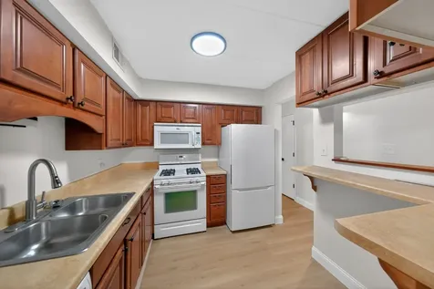 3235 South Manor Drive Lansing IL 60438