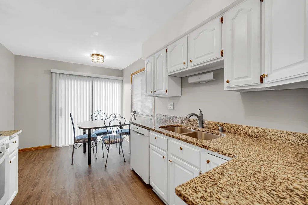 1264 Reading Court Wheaton IL 60189