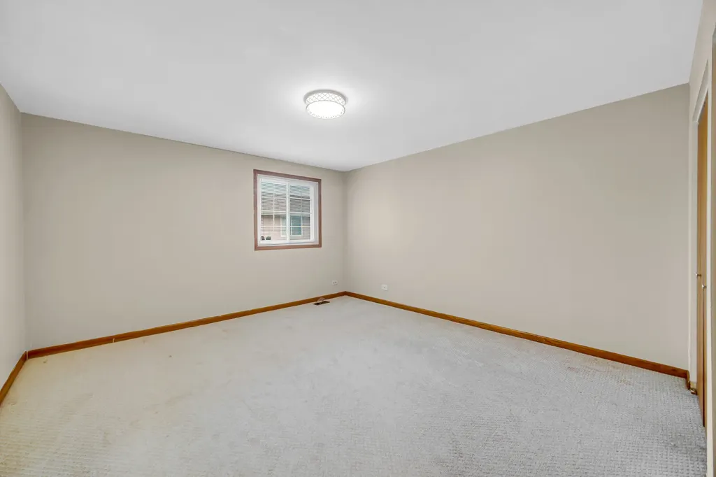 1264 Reading Court Wheaton IL 60189