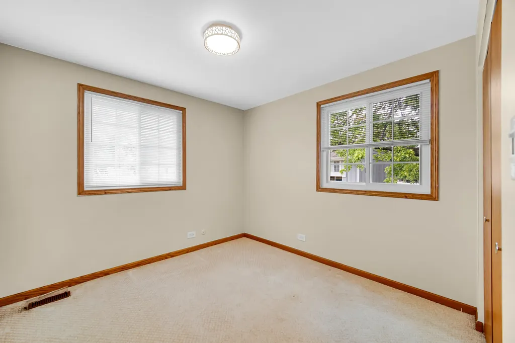 1264 Reading Court Wheaton IL 60189