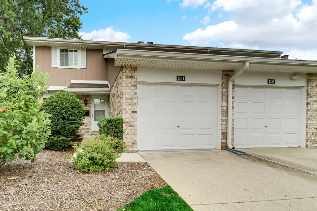 1264 Reading Court Wheaton IL 60189