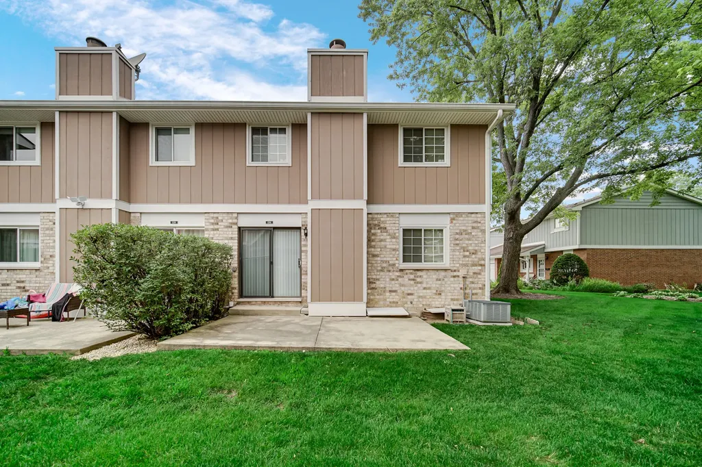 1264 Reading Court Wheaton IL 60189