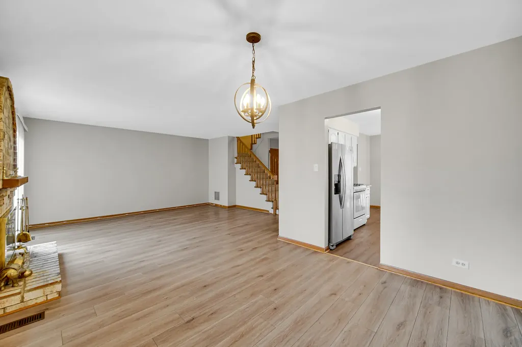 1264 Reading Court Wheaton IL 60189