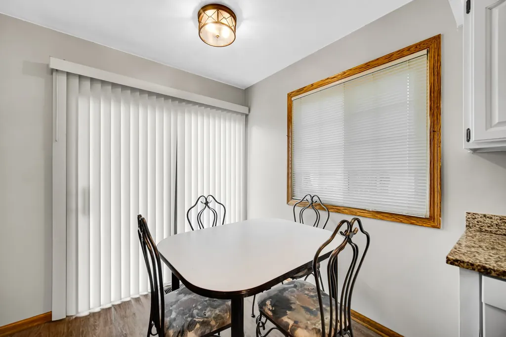 1264 Reading Court Wheaton IL 60189