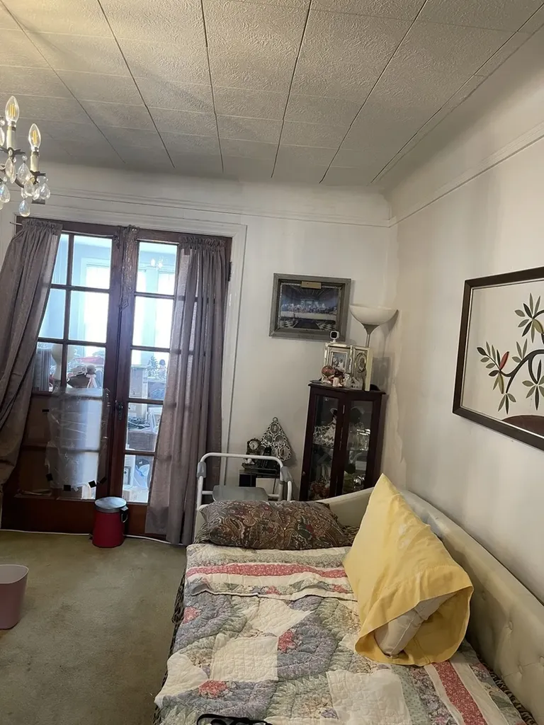 10216 South Calumet Avenue Chicago IL 60628