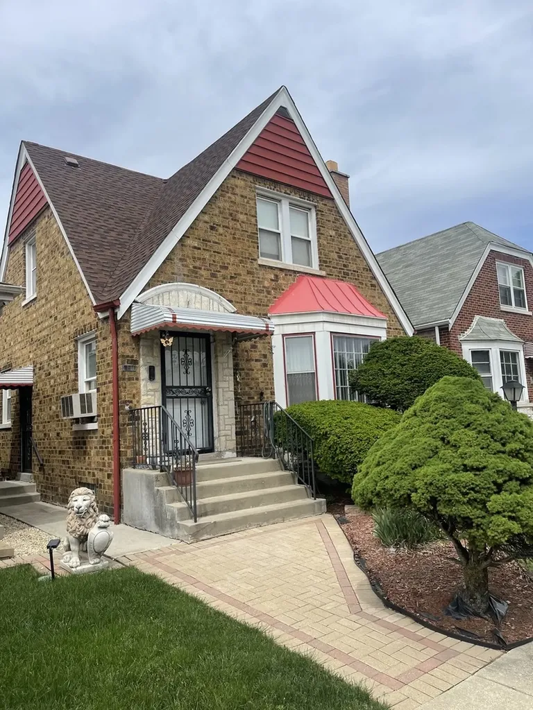 10216 South Calumet Avenue Chicago IL 60628