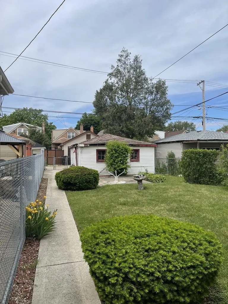 10216 South Calumet Avenue Chicago IL 60628
