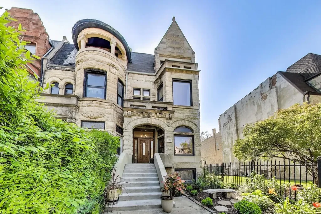 4553 South Ellis Avenue Chicago IL 60653
