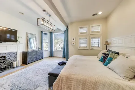 4553 South Ellis Avenue Chicago IL 60653