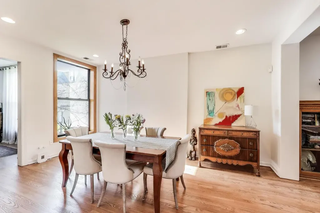 4553 South Ellis Avenue Chicago IL 60653