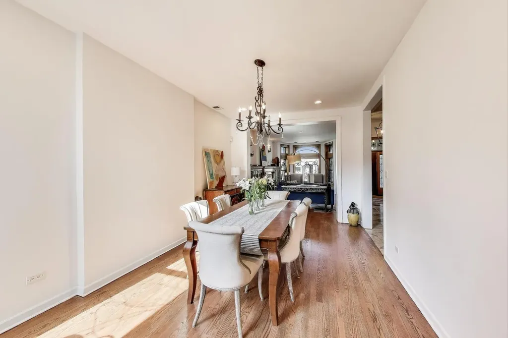 4553 South Ellis Avenue Chicago IL 60653
