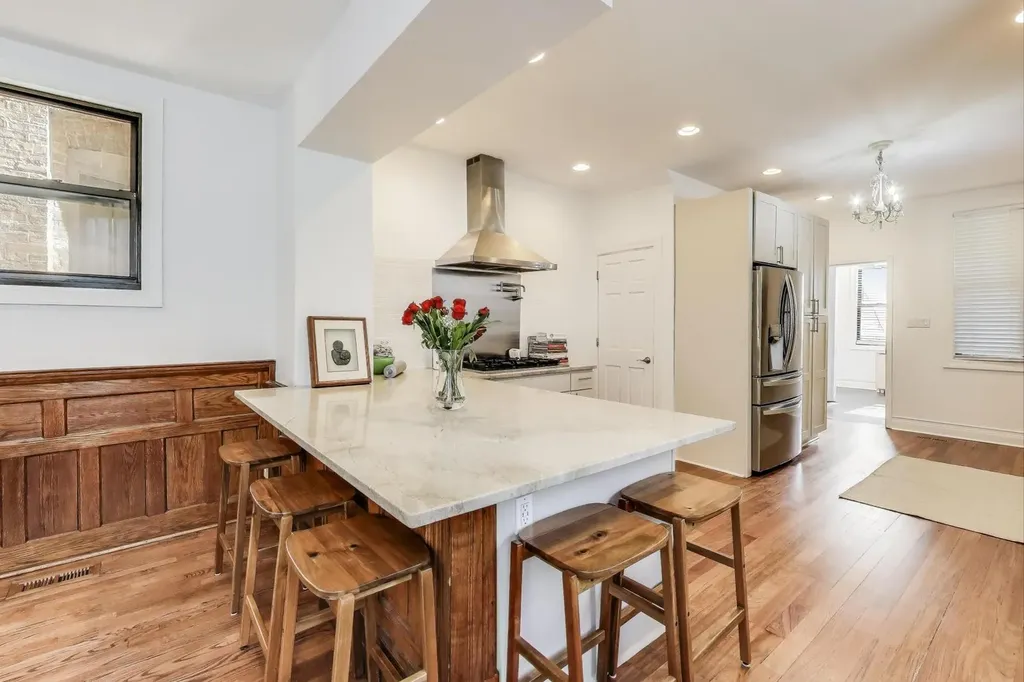 4553 South Ellis Avenue Chicago IL 60653