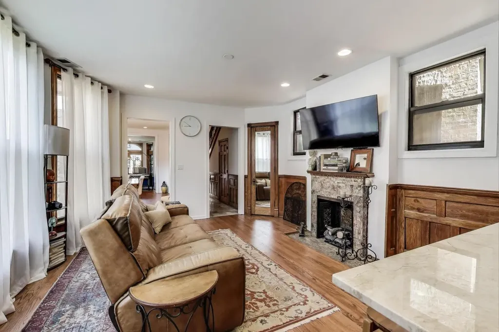 4553 South Ellis Avenue Chicago IL 60653