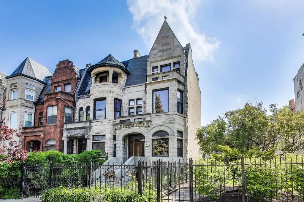 4553 South Ellis Avenue Chicago IL 60653