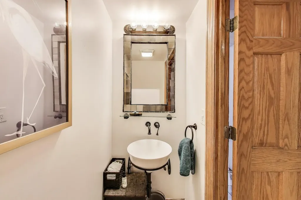 4553 South Ellis Avenue Chicago IL 60653