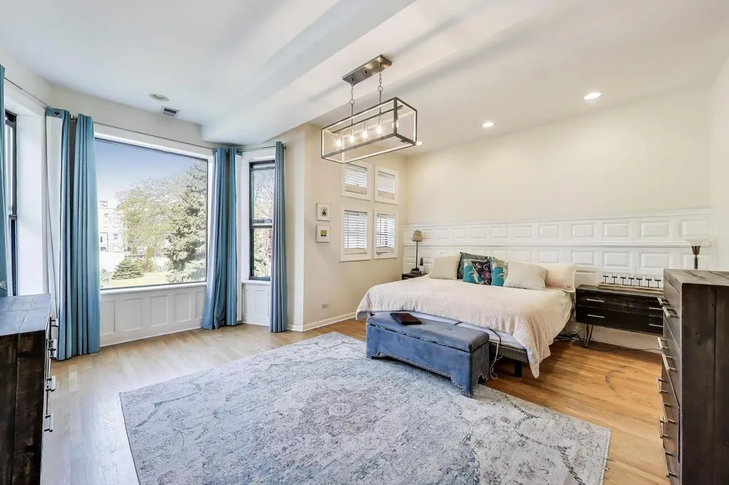 4553 South Ellis Avenue Chicago IL 60653