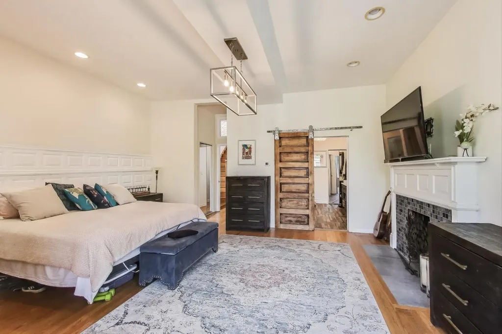 4553 South Ellis Avenue Chicago IL 60653