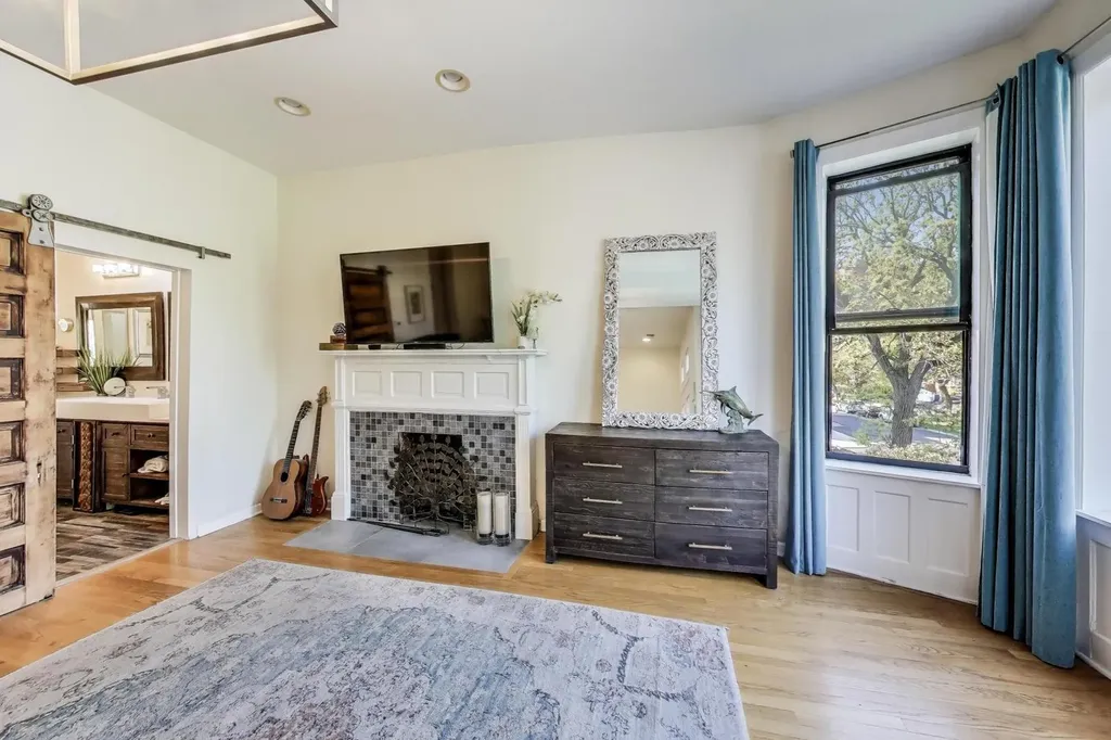 4553 South Ellis Avenue Chicago IL 60653