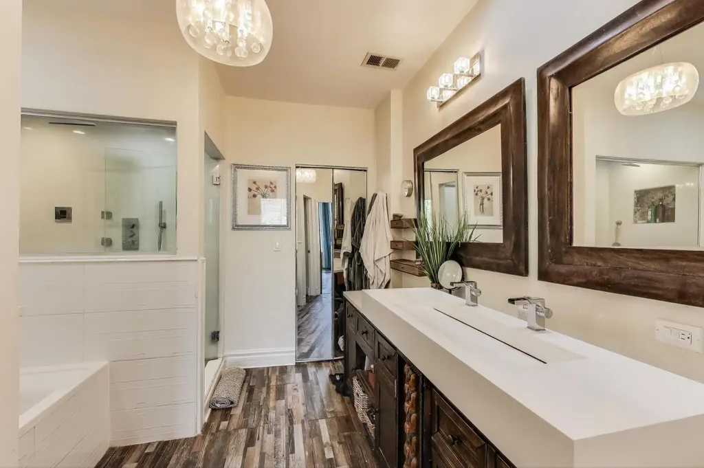 4553 South Ellis Avenue Chicago IL 60653