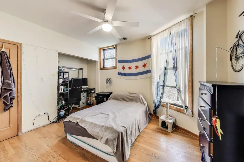 4553 South Ellis Avenue Chicago IL 60653