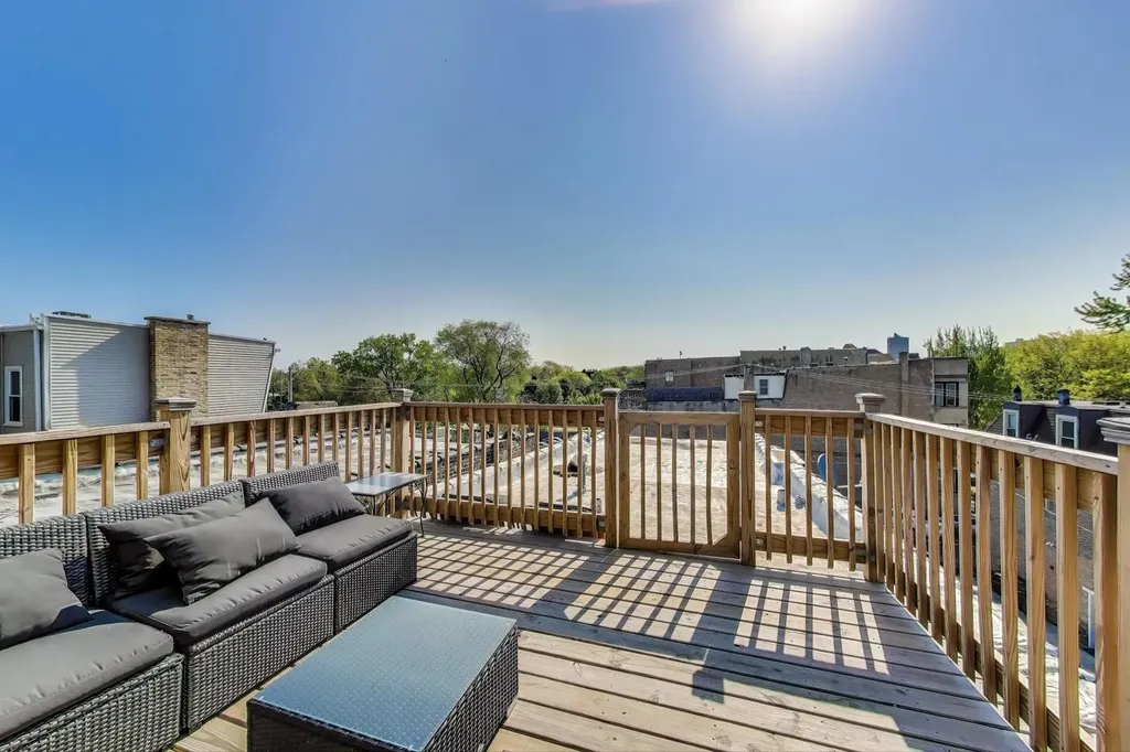 4553 South Ellis Avenue Chicago IL 60653