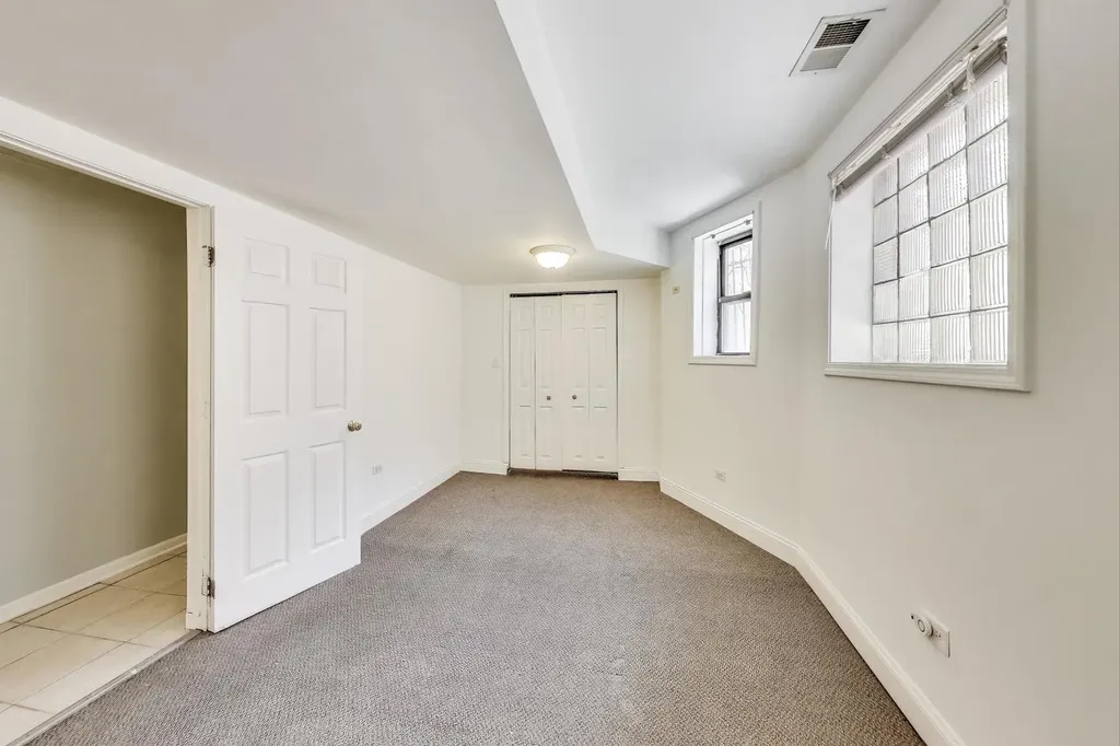 4553 South Ellis Avenue Chicago IL 60653