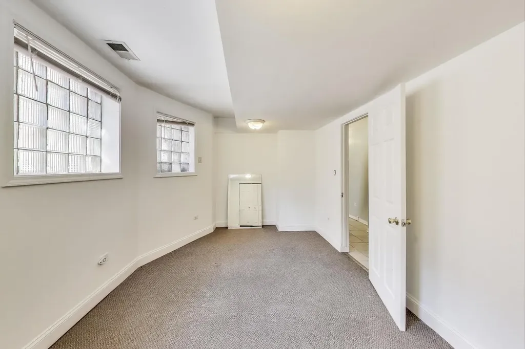 4553 South Ellis Avenue Chicago IL 60653