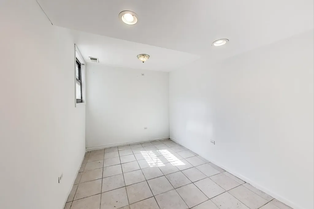4553 South Ellis Avenue Chicago IL 60653