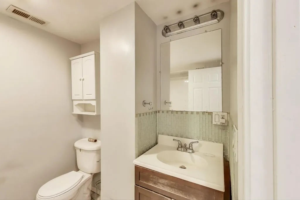 4553 South Ellis Avenue Chicago IL 60653