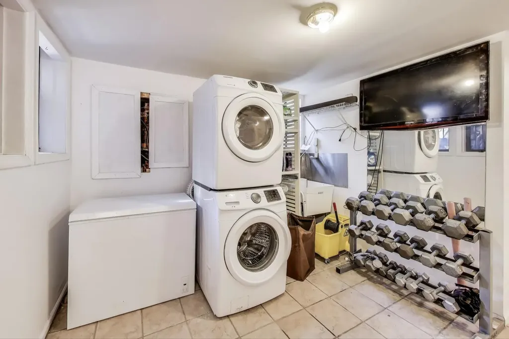 4553 South Ellis Avenue Chicago IL 60653