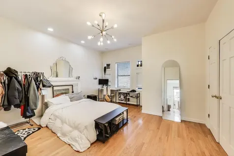 4553 South Ellis Avenue Chicago IL 60653