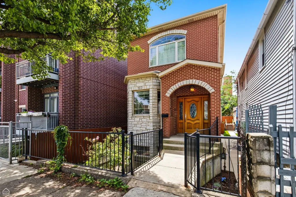 1435 West 16th Street Chicago IL 60608