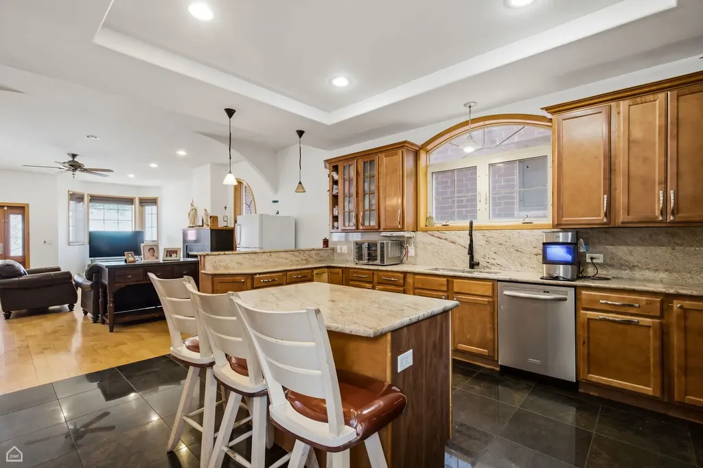 1435 West 16th Street Chicago IL 60608