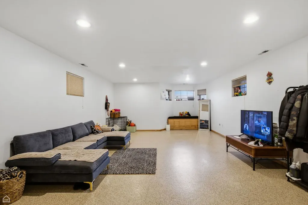 1435 West 16th Street Chicago IL 60608