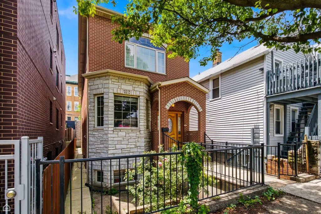1435 West 16th Street Chicago IL 60608