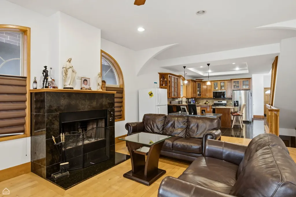 1435 West 16th Street Chicago IL 60608