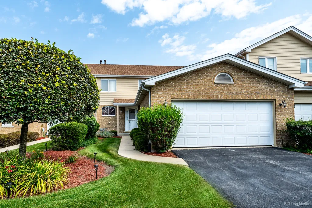 8616 Bantry Boulevard Tinley Park IL 60477