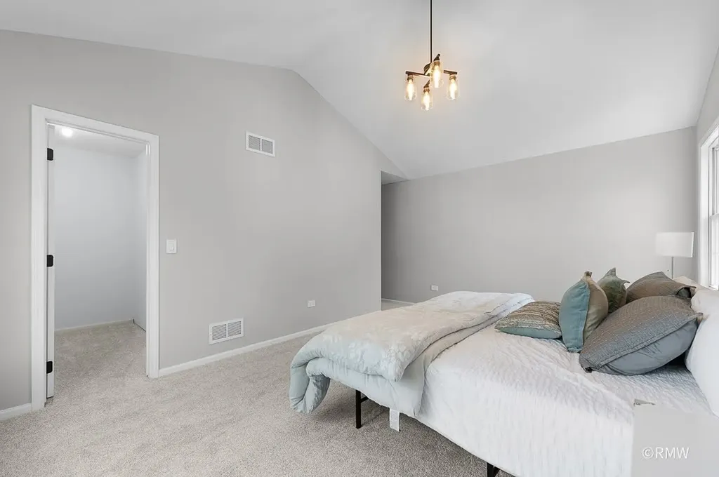 1279 Bison Trail Carol Stream IL 60188