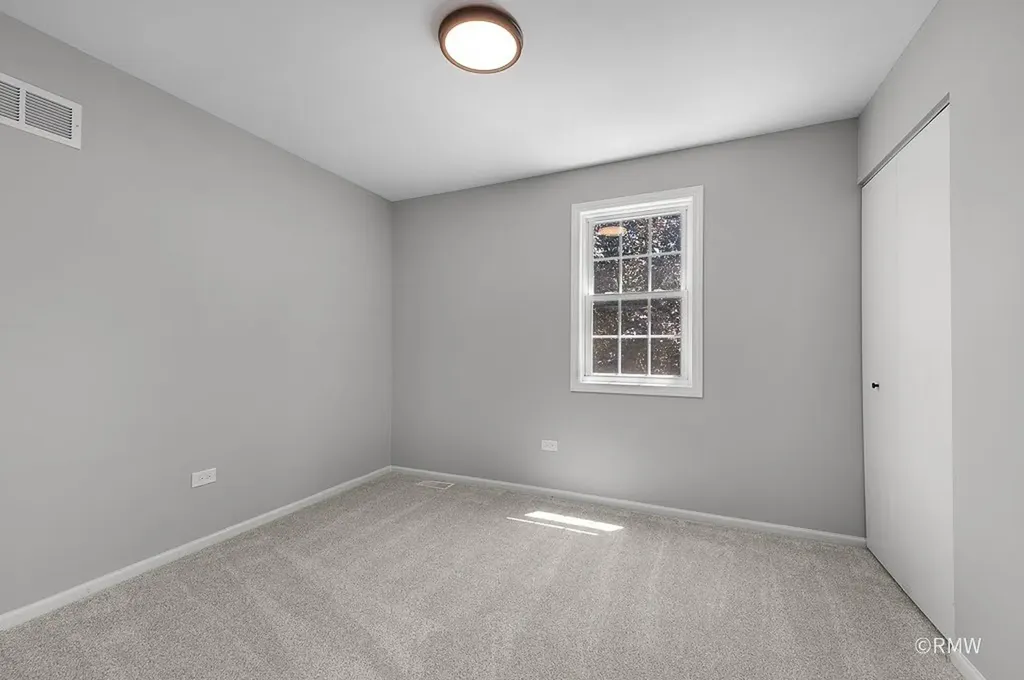 1279 Bison Trail Carol Stream IL 60188