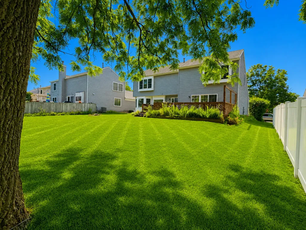 1279 Bison Trail Carol Stream IL 60188