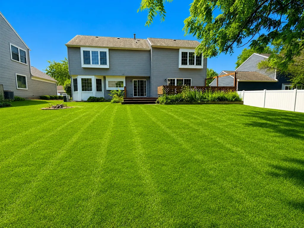 1279 Bison Trail Carol Stream IL 60188
