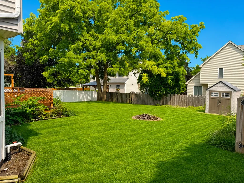1279 Bison Trail Carol Stream IL 60188