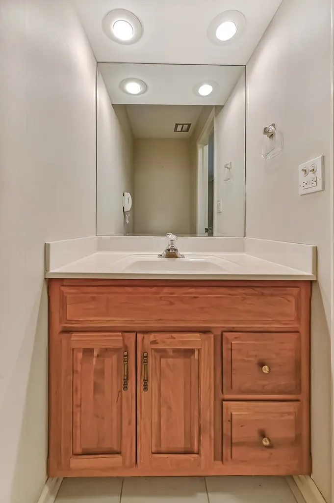 2S742 Avenue Cherbourg Oak Brook IL 60523