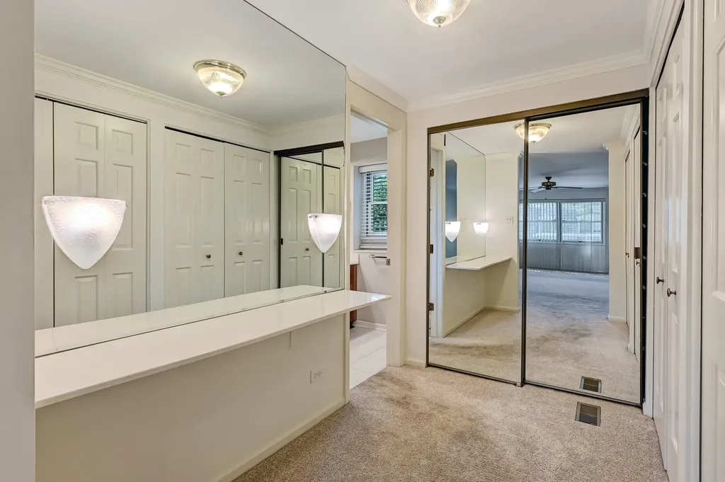2S742 Avenue Cherbourg Oak Brook IL 60523