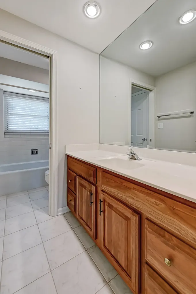 2S742 Avenue Cherbourg Oak Brook IL 60523