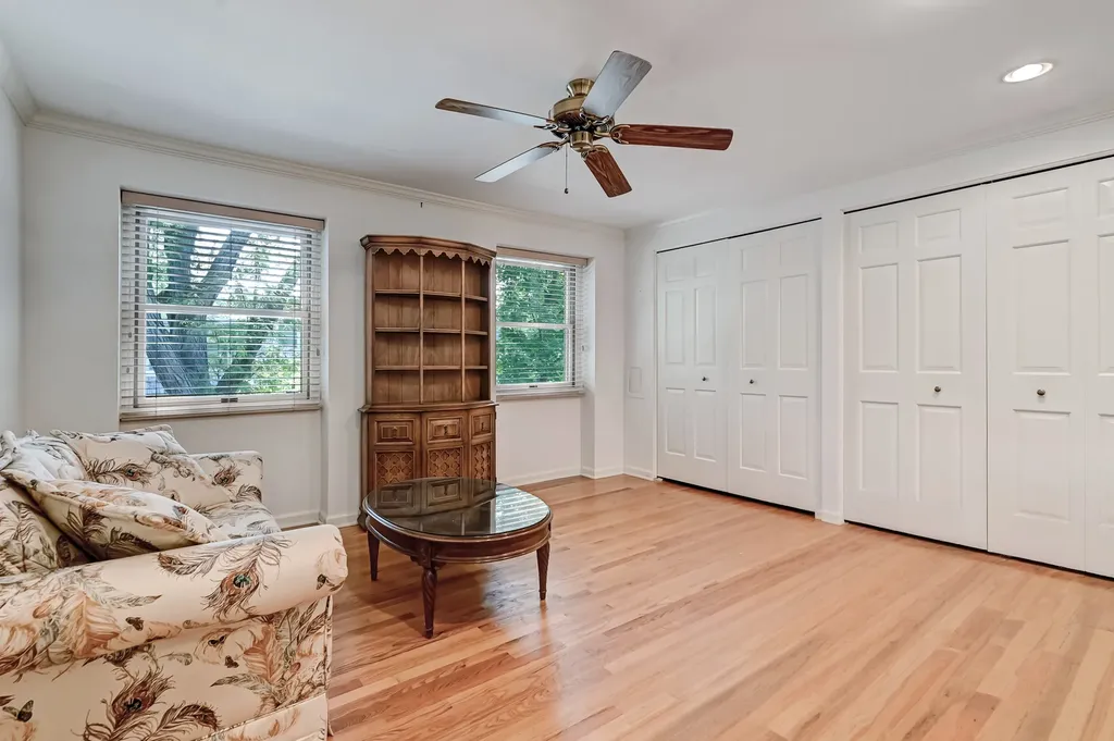 2S742 Avenue Cherbourg Oak Brook IL 60523