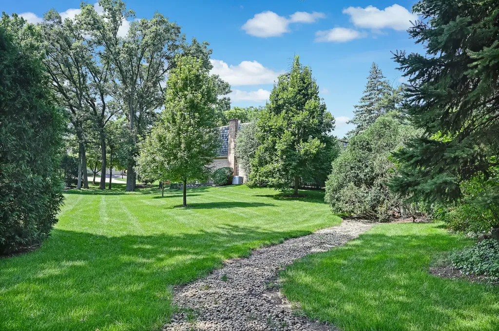 2S742 Avenue Cherbourg Oak Brook IL 60523
