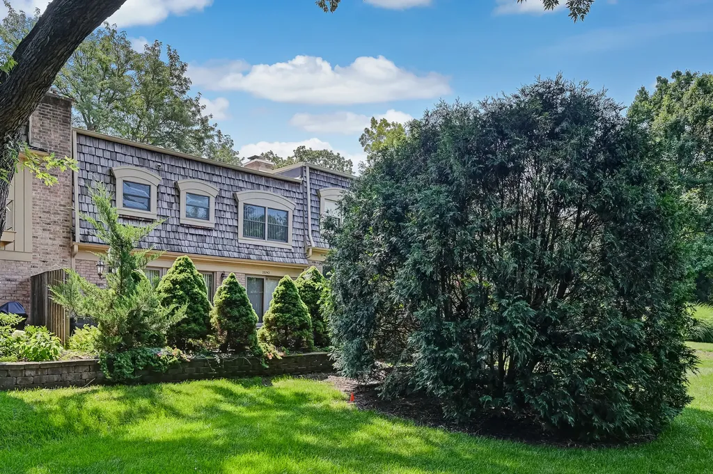 2S742 Avenue Cherbourg Oak Brook IL 60523