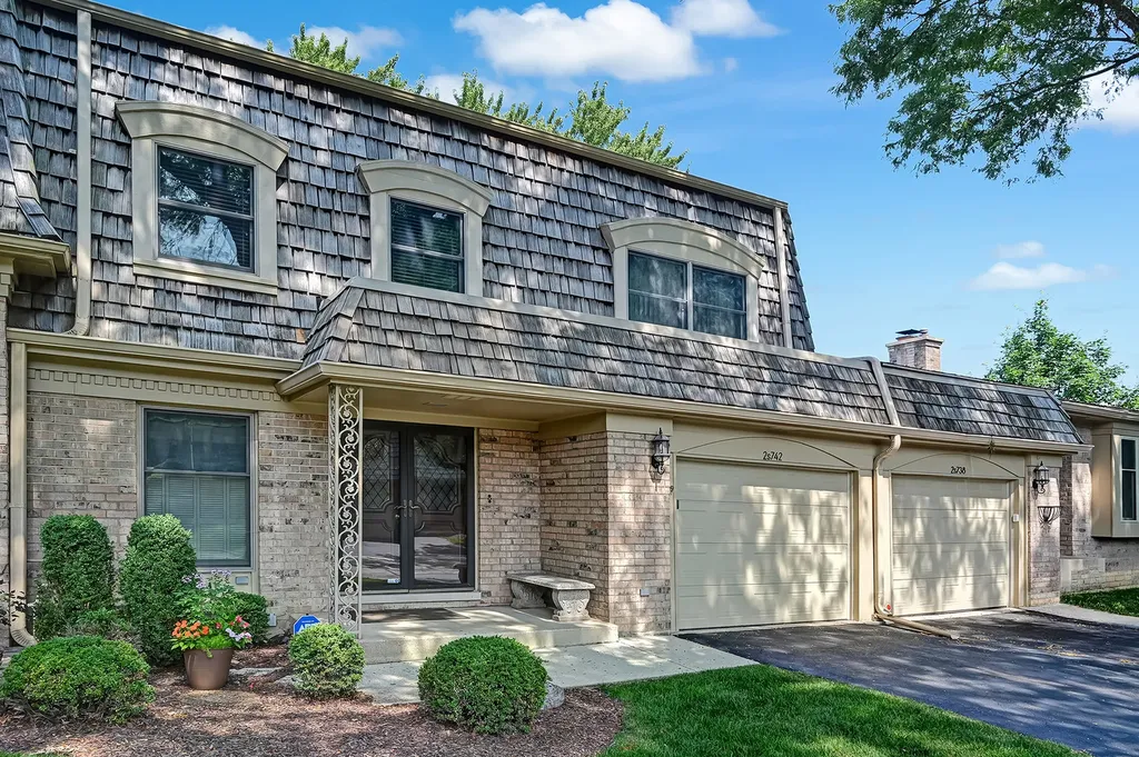 2S742 Avenue Cherbourg Oak Brook IL 60523